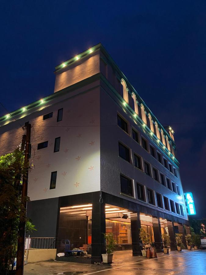 Weifeng Boutique Business Hotel - Zhanqian Branch Pingtung Экстерьер фото