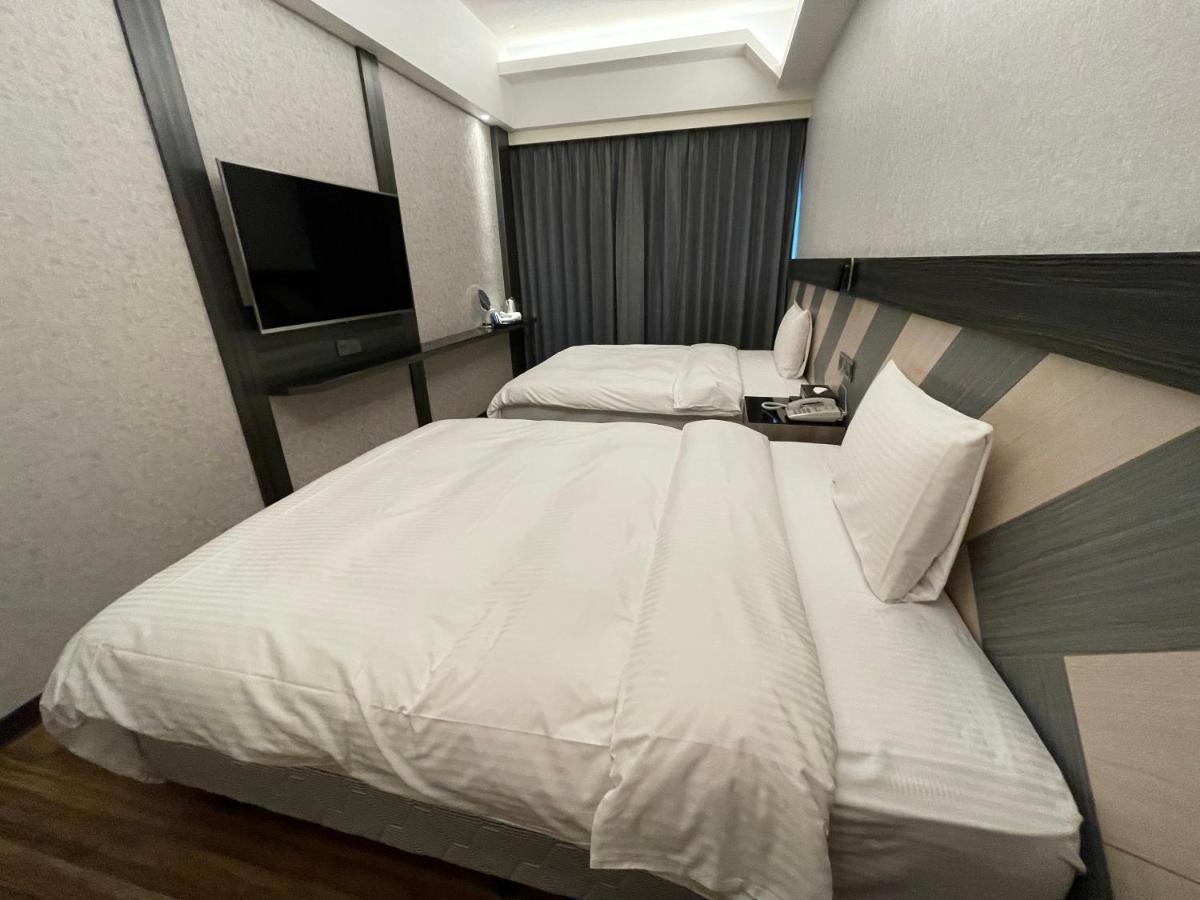 Weifeng Boutique Business Hotel - Zhanqian Branch Pingtung Экстерьер фото