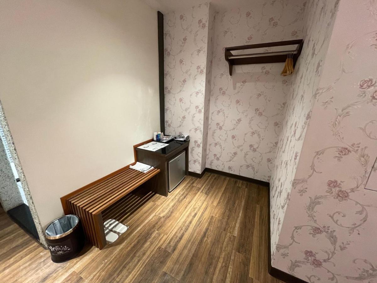 Weifeng Boutique Business Hotel - Zhanqian Branch Pingtung Экстерьер фото