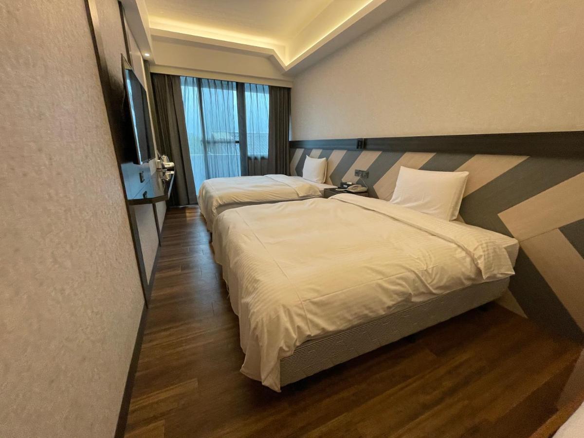 Weifeng Boutique Business Hotel - Zhanqian Branch Pingtung Экстерьер фото