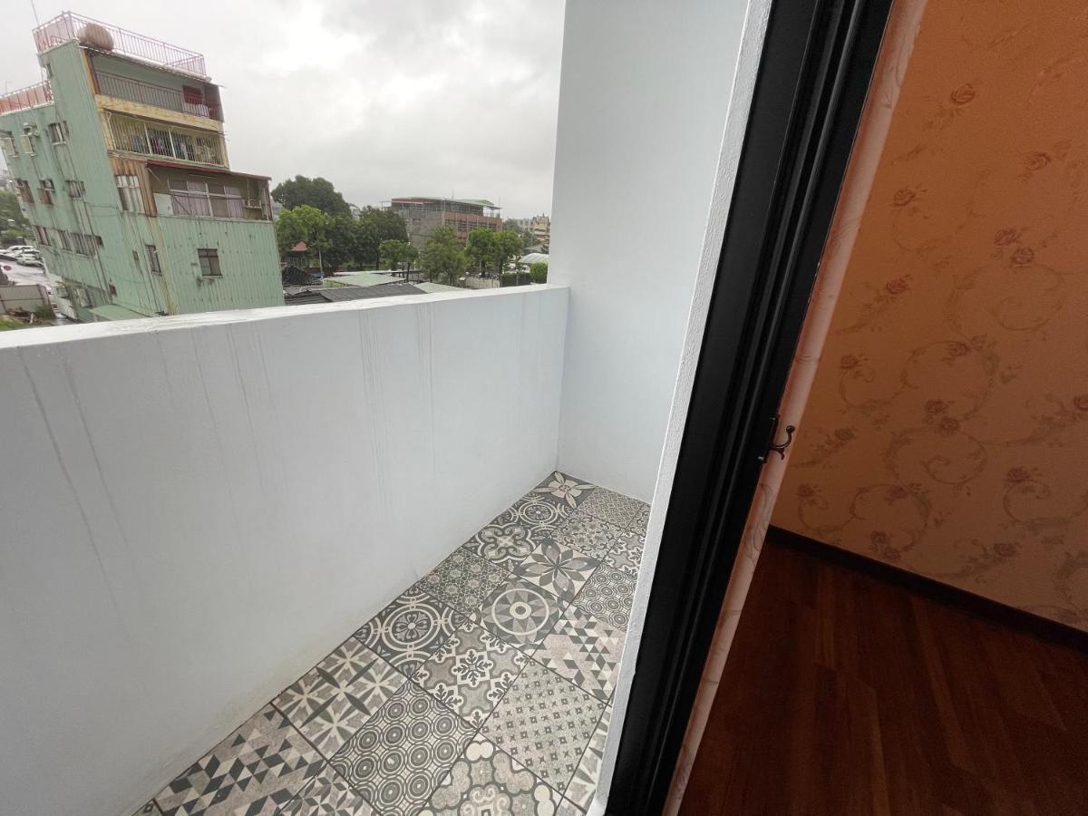 Weifeng Boutique Business Hotel - Zhanqian Branch Pingtung Экстерьер фото