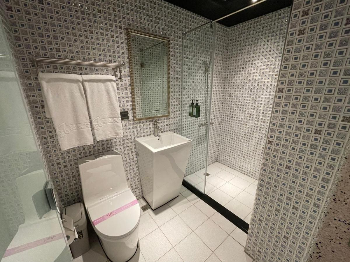 Weifeng Boutique Business Hotel - Zhanqian Branch Pingtung Экстерьер фото