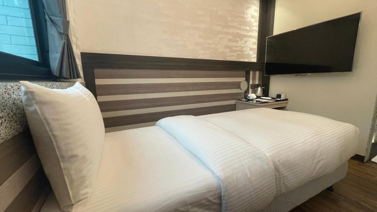 Weifeng Boutique Business Hotel - Zhanqian Branch Pingtung Экстерьер фото